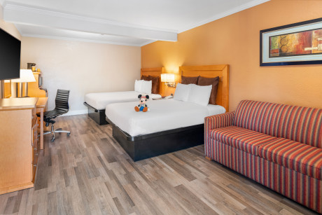 Deluxe Room Two Queen Beds And Sofa sleeper